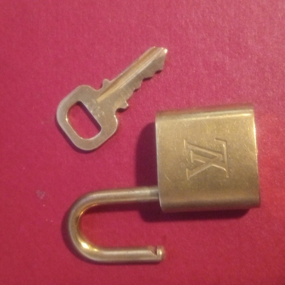 Louis Vuitton Lock and Key 302 - Picture 4 of 4